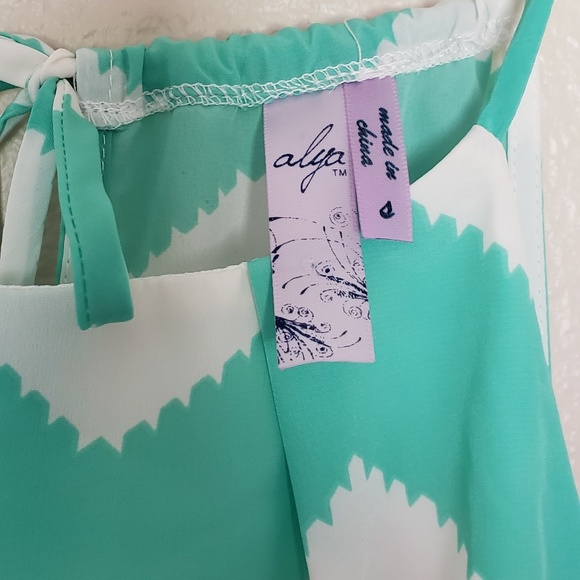 Francesca's Chevron Mint White Sleevele Dress - Picture 4 of 7